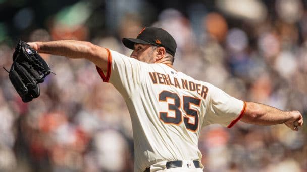 Giants pitcher in mid-throw